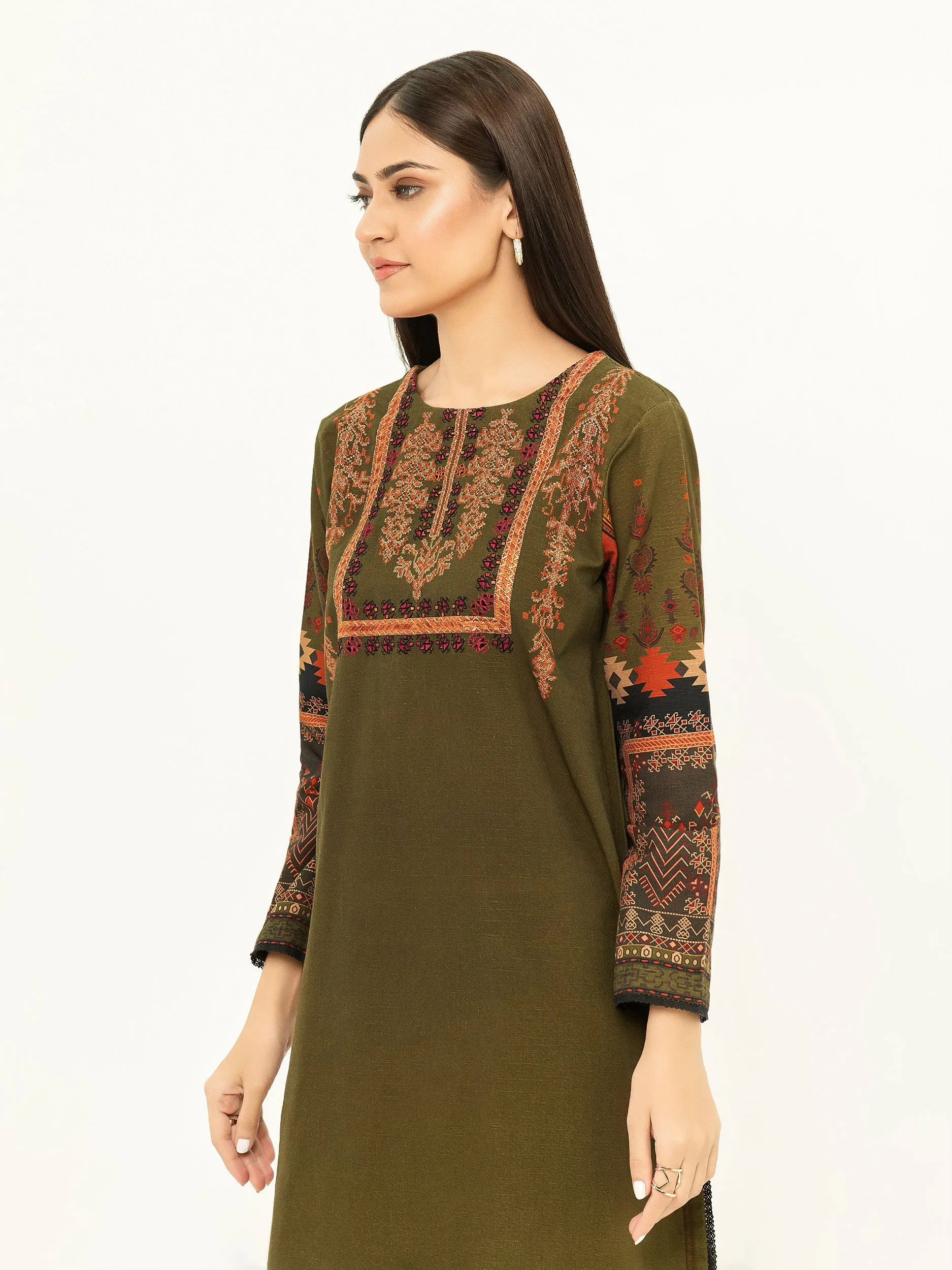 2 Piece Khaddar Suit-Embroidered (Pret)