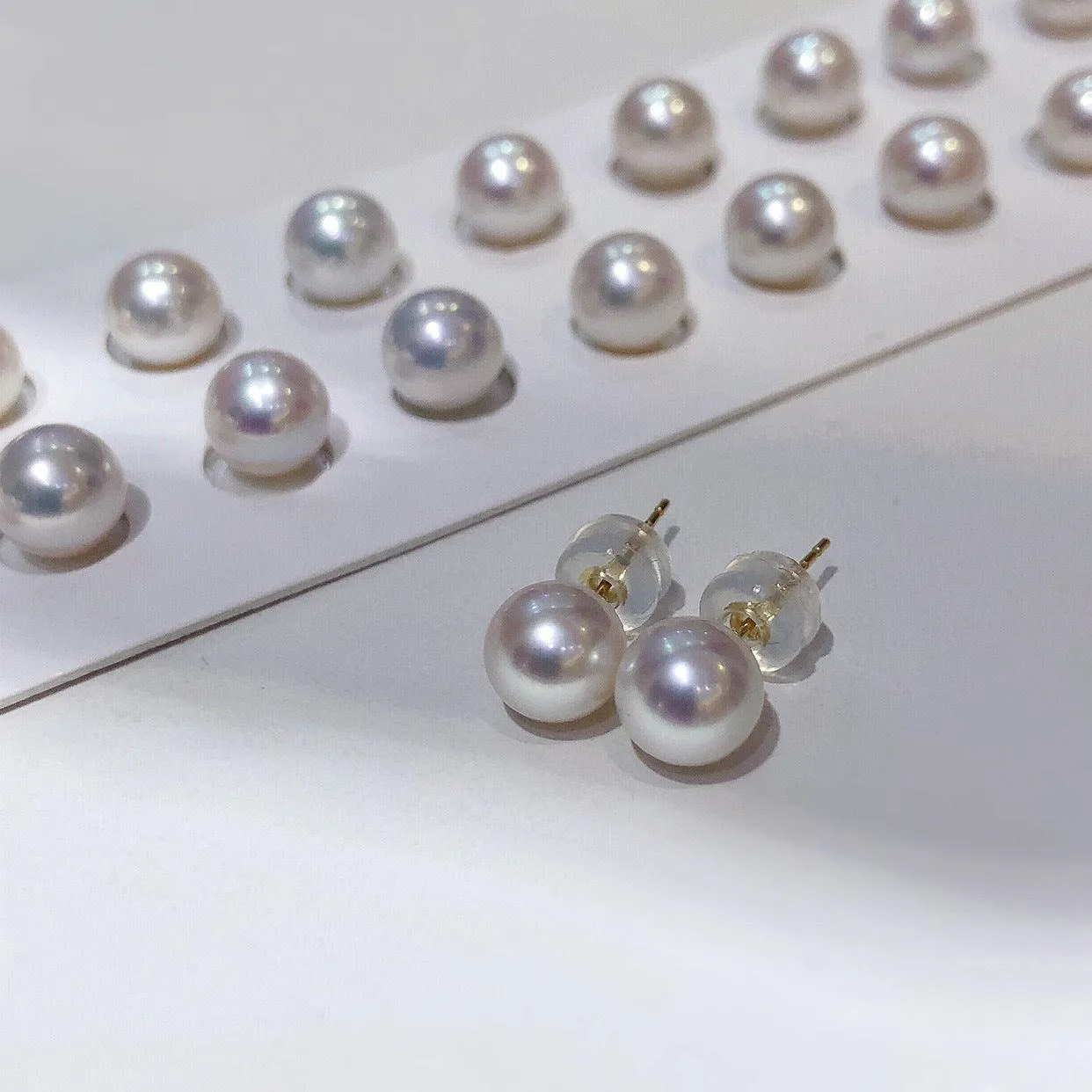 Akoya Pearl Stud Earrings 18K Gold