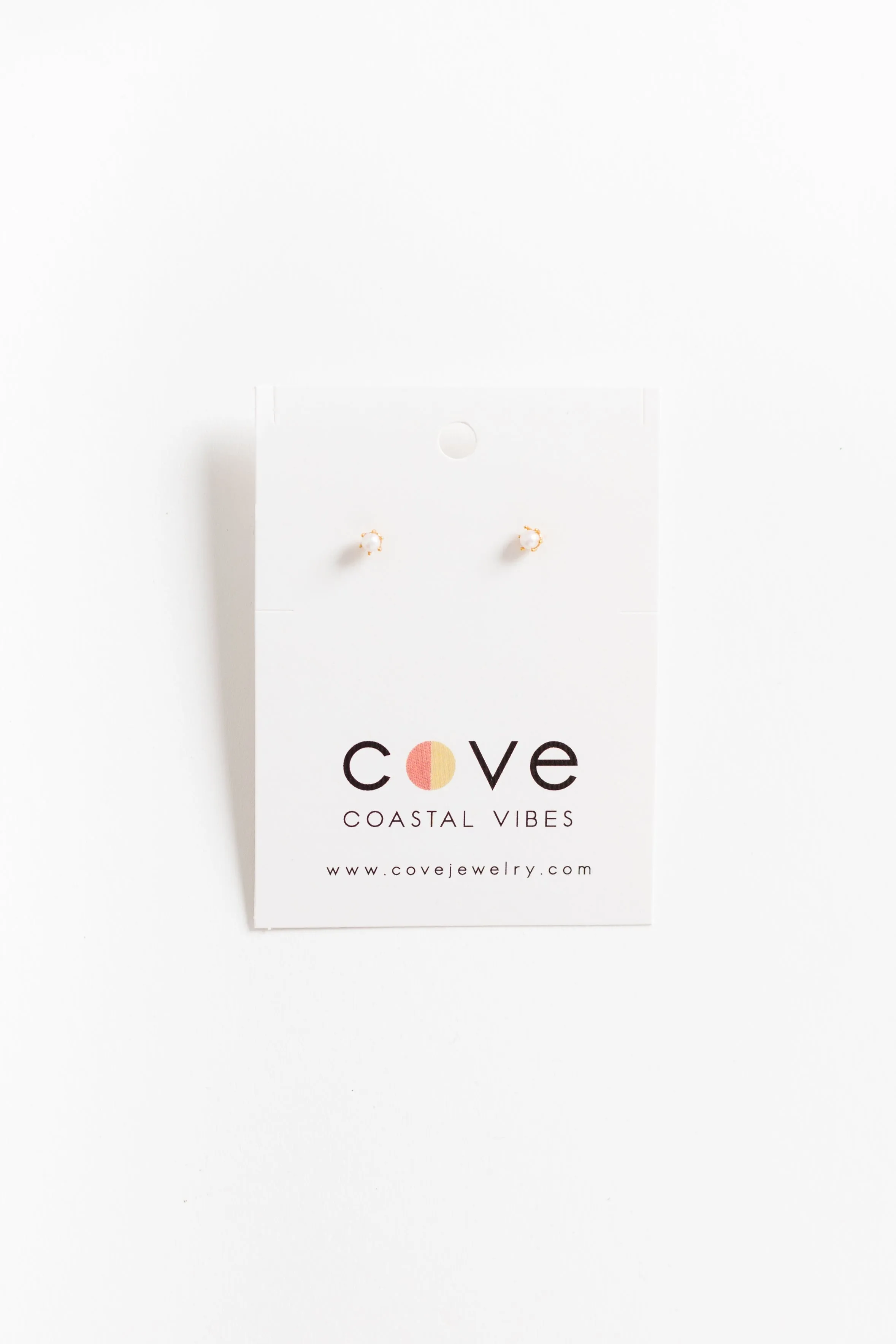 Cove Elegant Pearl Earrings