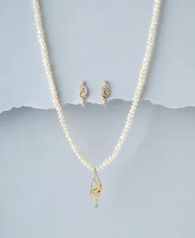 Elegant Pearl Necklace Set