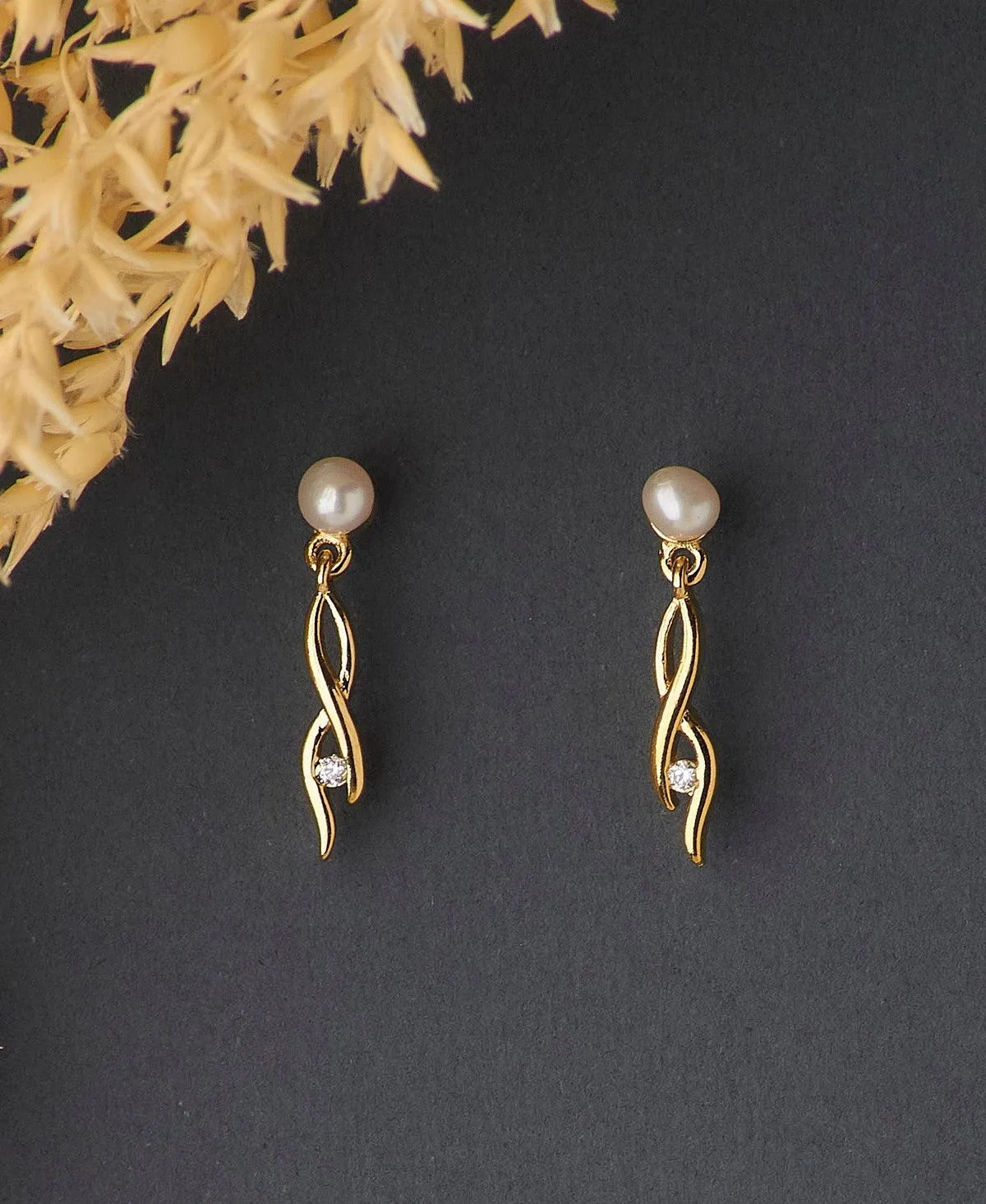 Elegant Pearl Studded Earring